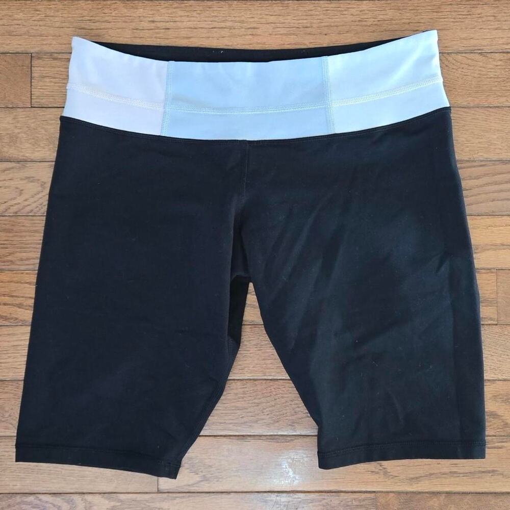 vintage lululemon black biker shorts. no tags. reversible. fits a 10 or 12